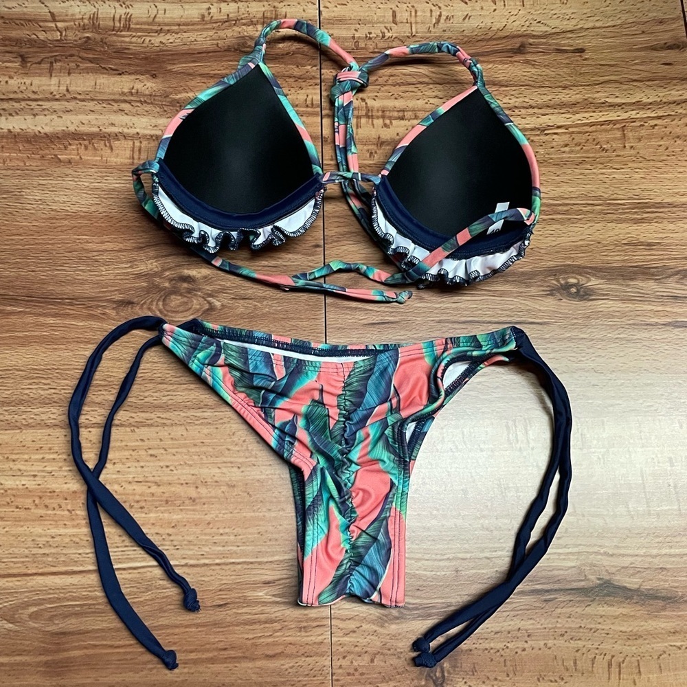 Leaf Bikini Set - Picture 2 of 7